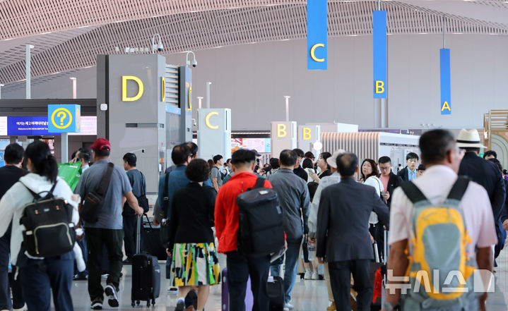 [단독]인천공항 보안검색노조 추석연휴 추가근무 합의…항공대란 피했다