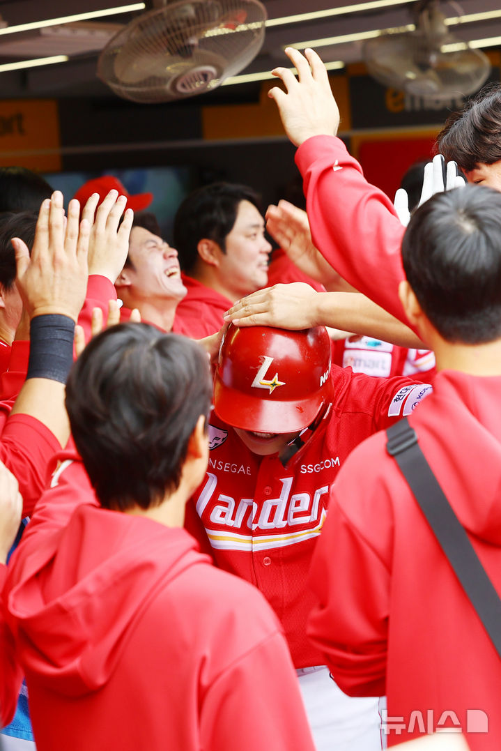 출장용접 – ‘김성욱 끝내기 홈런’ SSG, 2차전서 극적 승리…’반격 성공'[준PO]  