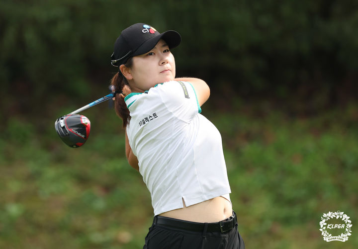 폰테크 달인 – 홍정민, KLPGA 놀부·화미 마스터즈 2R 단독 선두…시즌 3승 도전  