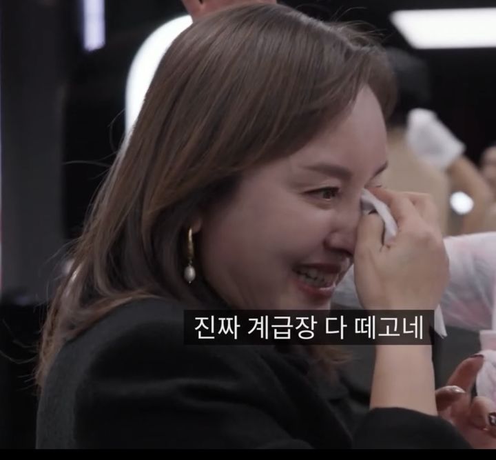 '故조민기 아내' 김선진, 7년 만에 눈물의 방송 복귀