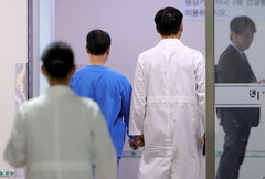 의정 갈등에 빈 전공의…외국의대 출신이 채웠다