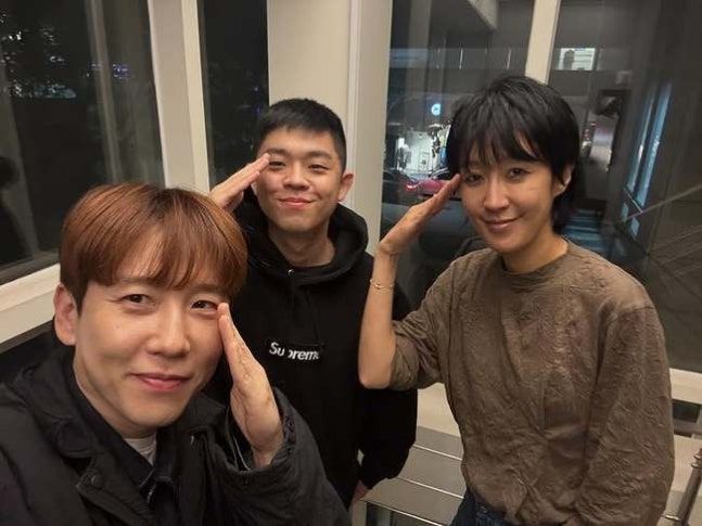 '해병대' 그리, 전역 앞두고 절친 연예인 만났다…거수경례 늠름