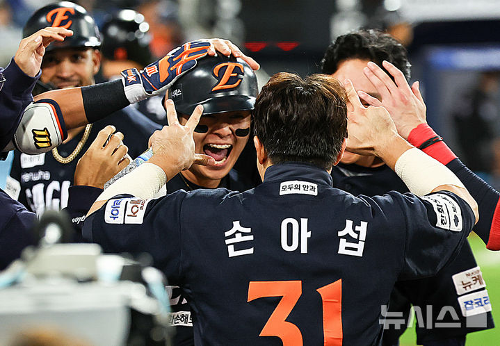 한화 이글스, 문동주와 노시환의 활약으로 포스트시즌 3차전 승리