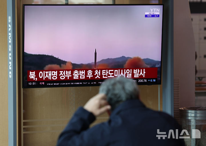 日 "北 탄도미사일 변칙 궤도 가능성…분석 진행 중"(종합)