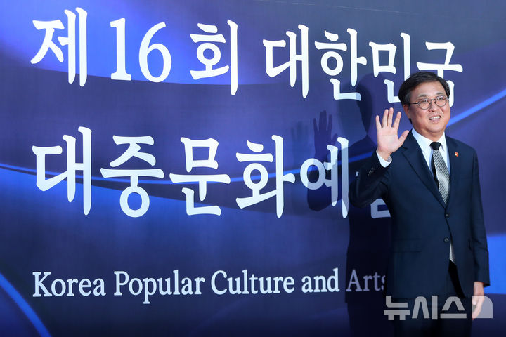 최휘영 