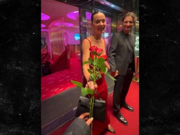 케이티 페리와 트뤼도 전 총리, 손잡고 등장…열애 공식화