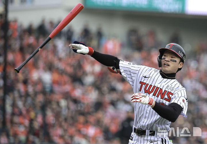 [오늘의 뉴스종합] LG 트윈스 한국시리즈 1차전 승리, 울산과 FC서울의 K리그 경기 결과, 정다은 마라톤 2연패 등 주요 스포츠 소식