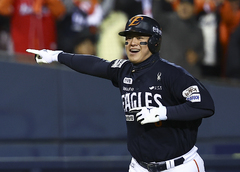 한화 노시환, 구단과 '11년 307억원 계약'… KBO리그 역대 최장·최대 규모 [뉴시스Pic]