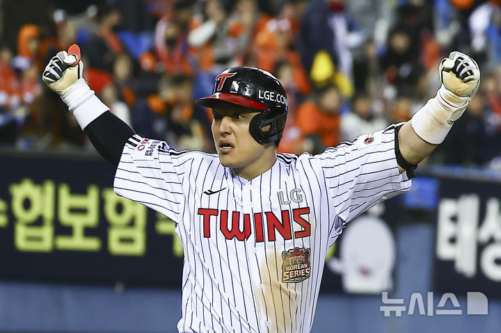 LG 트윈스, 한국시리즈 2연승으로 우승 확률 90.5% 달성