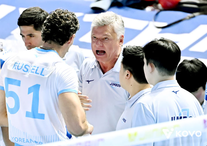 [오늘의 뉴스종합] 한국 스포츠의 다양한 이슈, 배구 유니폼 논란부터 야구 한국시리즈까지