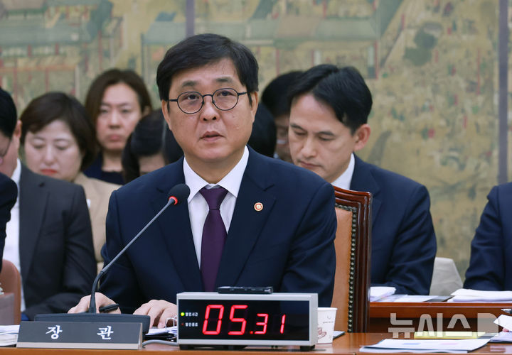 최휘영  최휘영