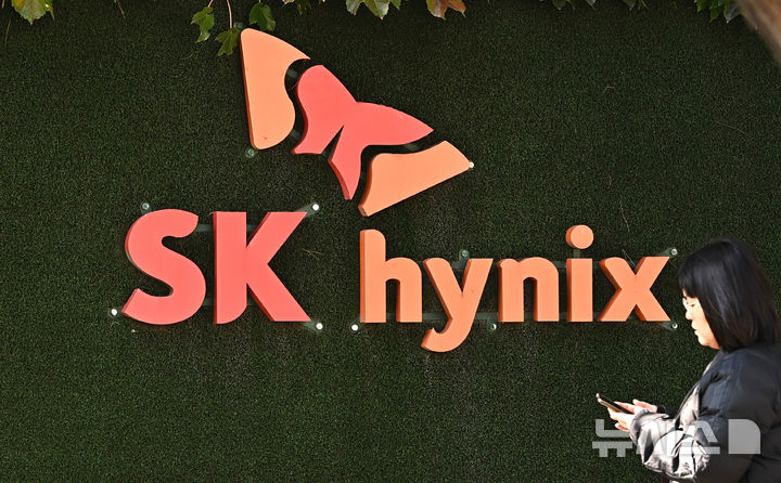 '꿈의 직장' SK하이닉스, 작년 3200명 채용·이직률 0.9%…