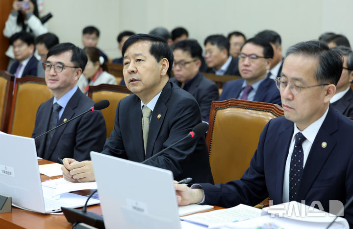 국감서 10·15 조정대상지역 지정 논란…구윤철  국감서 10·15 조정대상지역 지정 논란…구윤철