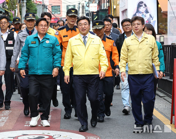 작년 '핼러윈' 10만명 몰린 홍대…행안장관, 인파관리 점검