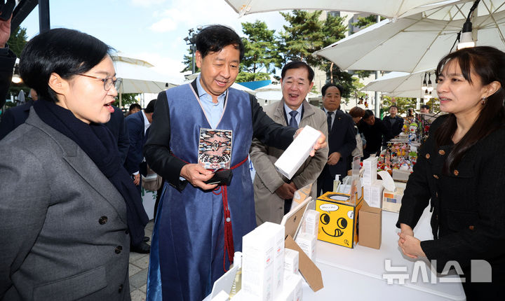 '코리아 그랜드 페스티벌' 소상공인 동행축제 방문한 구윤철·한성숙 장관 [뉴시스Pic]