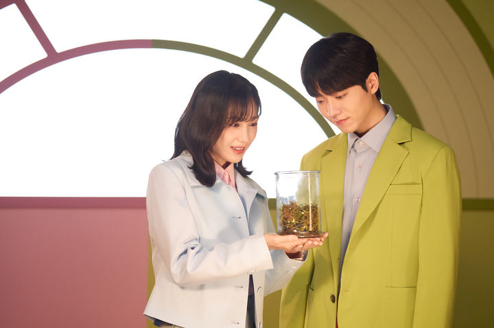 "그럼에도 불구하고 사랑하려 해"…뮤지컬 '어쩌면 해피엔딩'[객석에서]