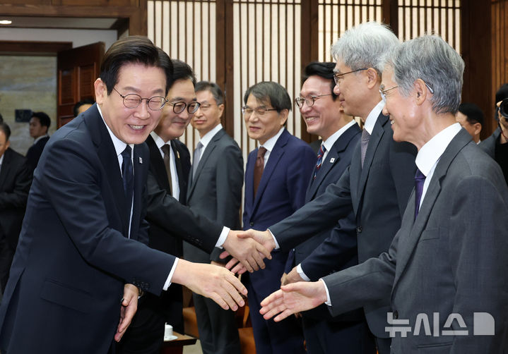 조희대 재제청 거부…靑 "헌법 의무 이행해야"