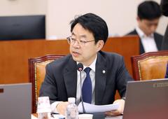 與 "한동훈, 권력 의지와 복수심만 드러나…부산 시민은 들러리 아냐"