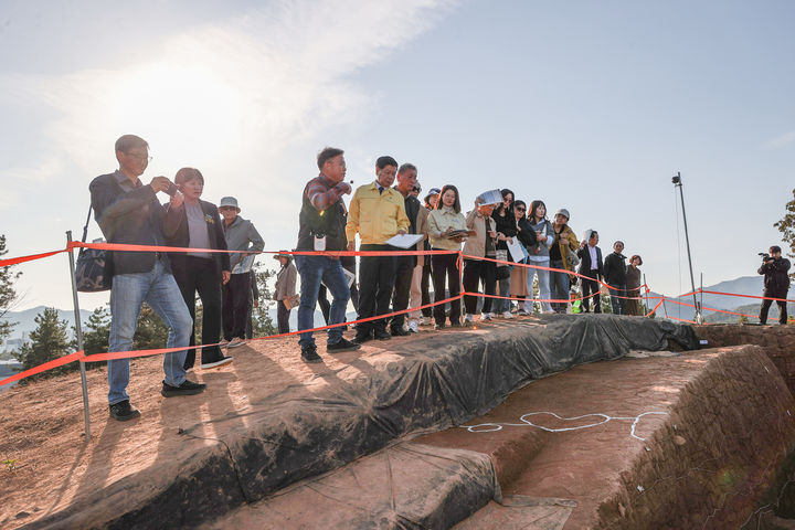 가야 최대 고분 드러났다…고성군, 송학동 14호분 발굴 성과 공개