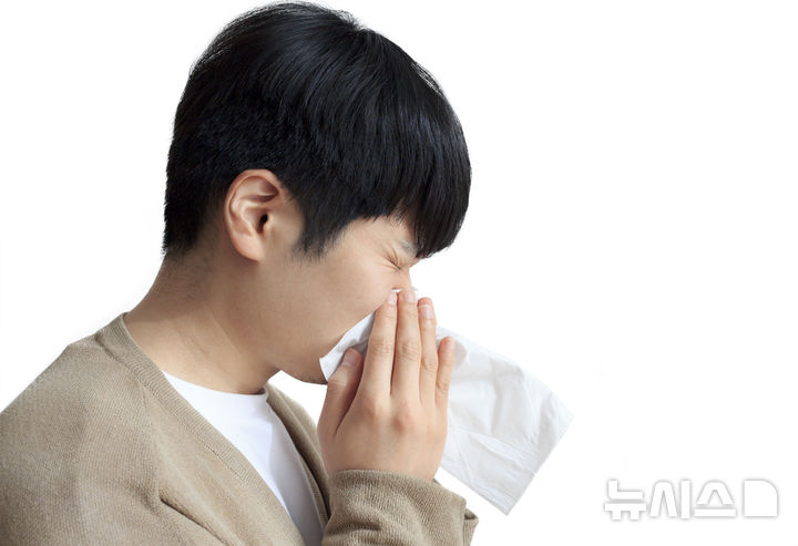 "주룩주룩 멈추지 않는 콧물"…방치땐 '합병증' 부른다[몸의경고]