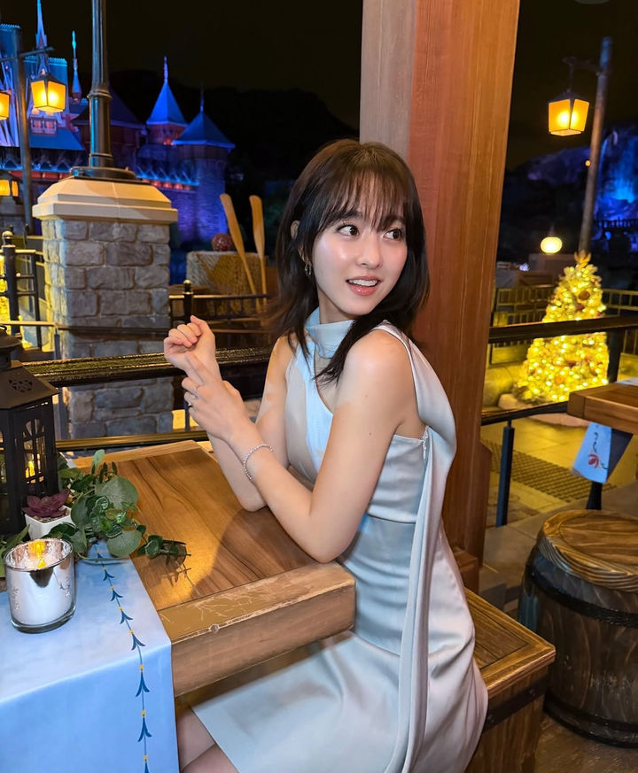 박보영 동안 미모 과시…인형 들고 활짝