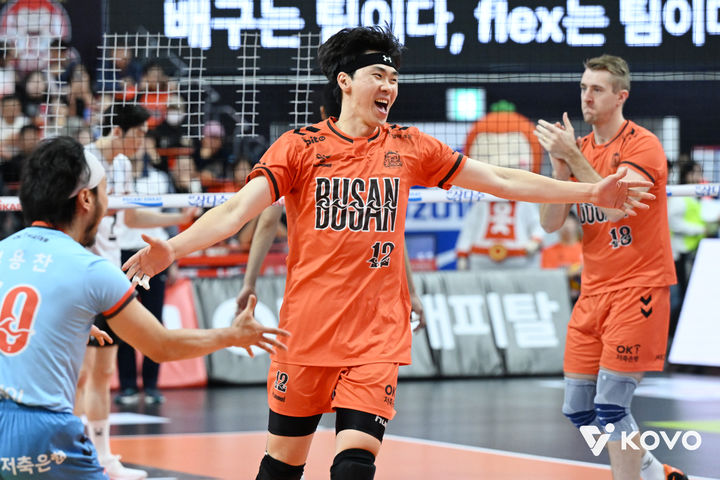 한국 스포츠, 배구와 농구에서의 성과와 사이클 안전 캠페인 진행