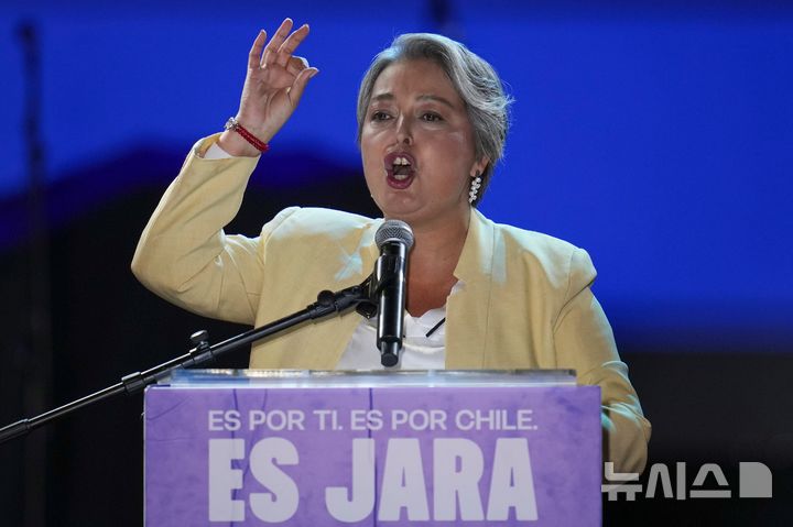 '안정' 잃어가는 칠레, 대선 투표…공산주의자 대 초보수파