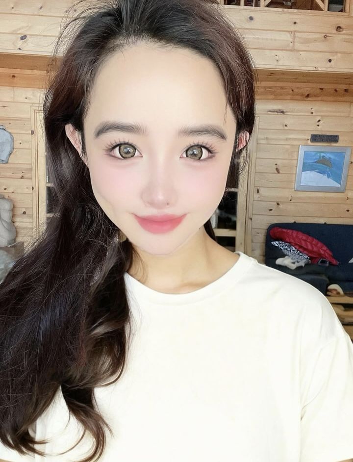 '활동 중단' 박봄, 청순미 넘치네 