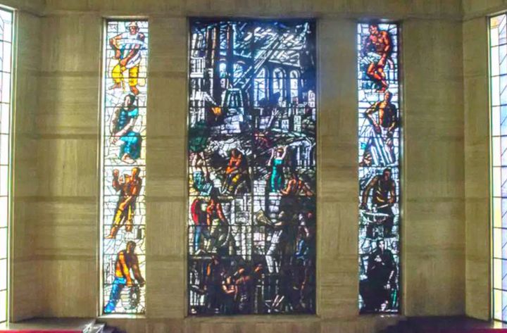 로마 청사서 다리 풀린 의원…수십억 예술 작품 '와장창'(영상)