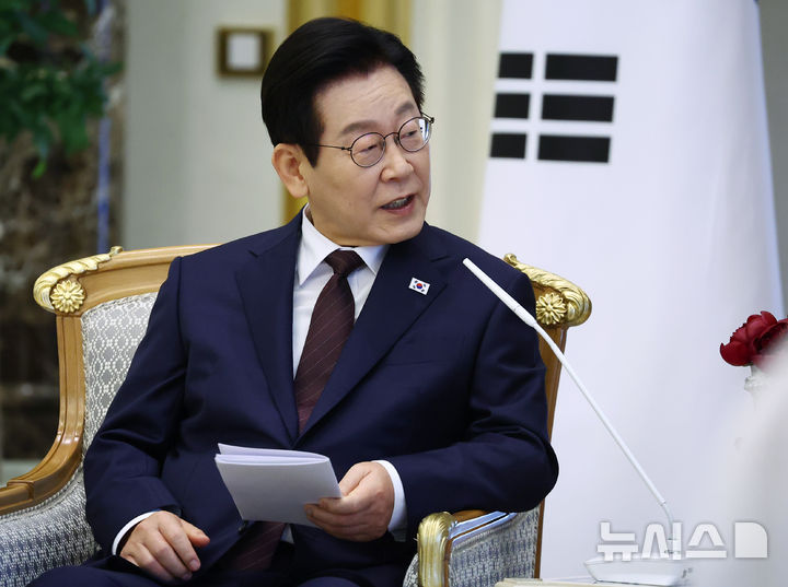 이 대통령, 한미 협상 당시 “낭떠러지에서 뛰어내릴 용기 있는 사람이 이긴다”