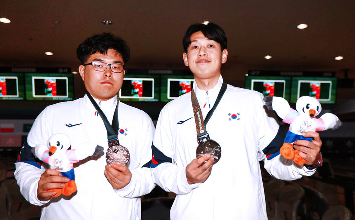 [오늘의 뉴스종합] 한국 볼링과 여자 바둑, 역도 신기록 수립 및 스포츠계 이적 소식 다수