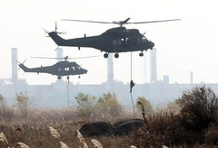 지난달 '산불 진화' 투입됐던 군 헬기, 실수로 DMZ 내부 진입