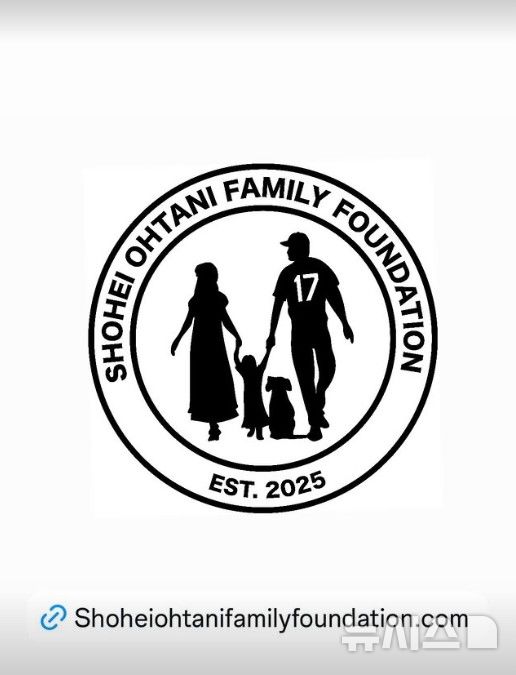 아내·딸과 손잡은 오타니, 어린이·동물 재단 설립