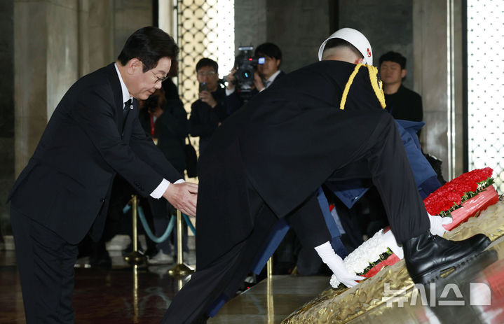 출장용접 – 이 대통령, 튀르키예 국부묘소 헌화, 국빈방문 일정 돌입…곧 정상회담  