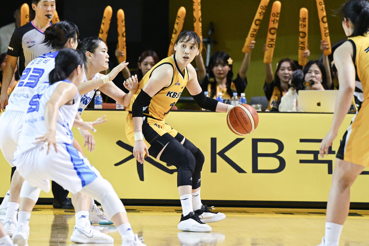 [오늘의 뉴스종합] 여자농구 국민은행 단독 선두, K리그2 부천FC 승강 플레이오프 진출, 대구FC 2부 리그 강등