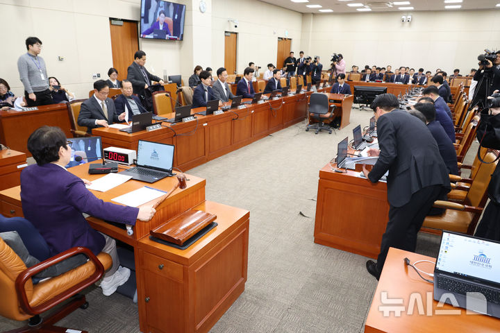 배당 분리과세 최고세율 30%·청년미래적금 비과세 등 기재위 통과