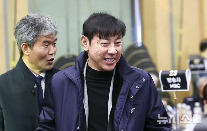 한국 스포츠계, 신태용 감독 논란과 청소년 탁구 성과로 주목받다