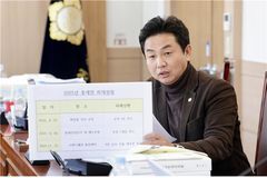 김철환 천안시의원, 지역구 돌다 '차량전복사고' 시민 구조해 화제