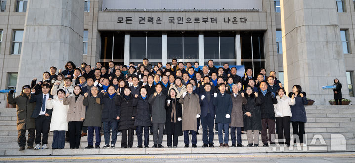 국회 '비상계엄 1년'에 본청 정문에 글 새김…"모든 권력은 국민으로부터"
