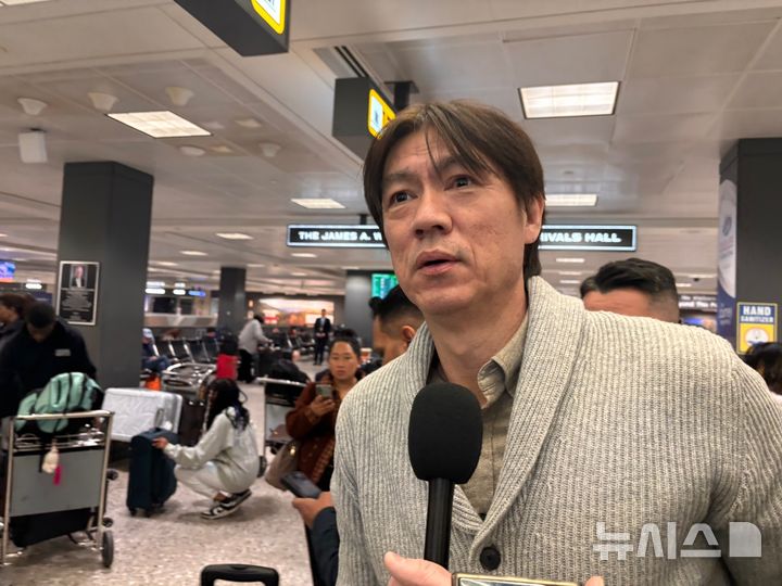 홍명보 감독, 월드컵 조추첨을 앞두고 미국 도착 및 한국 배구팀의 역전승