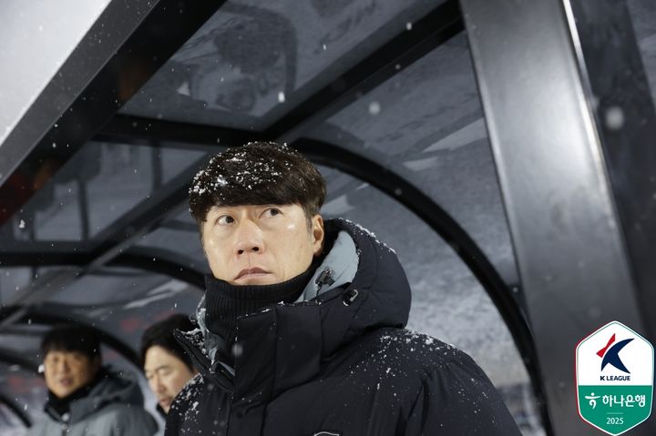 [오늘의 뉴스종합] 한국 스포츠, 폭설 속 프로축구 연기와 피겨스케이팅 역사적 금메달, K리그 결승전 및 선수 계약 소식