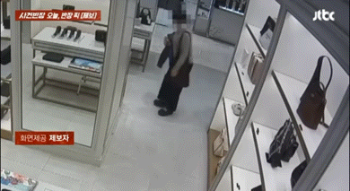 직원도 있는데…사각지대서 290만원 가방 '슬쩍'