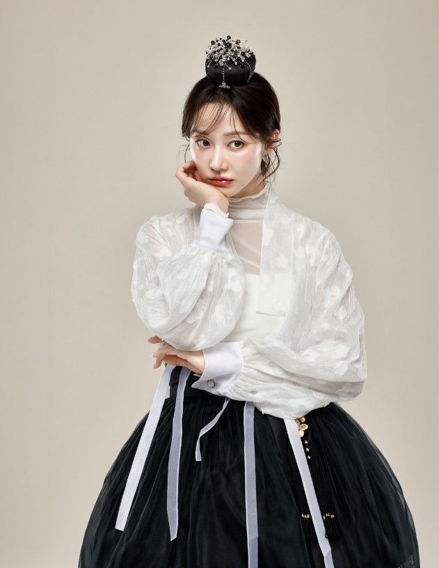 한그루, 쌍둥이 엄마 맞아?…한복 여신 비주얼