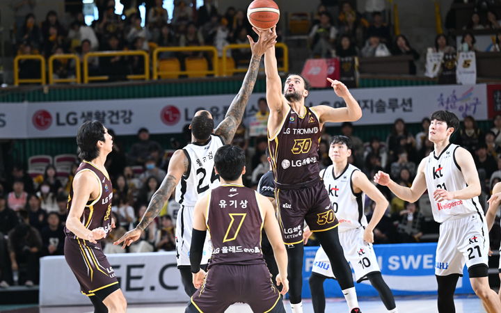 [오늘의 뉴스종합] 프로농구와 프로배구에서의 연승 행진, 여자농구의 연패 탈출 등 다양한 스포츠 소식