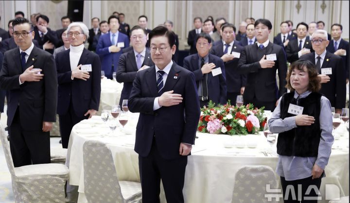 [경남소식]박정만 명장, 대통령 산업역군 초청 오찬 참석 등