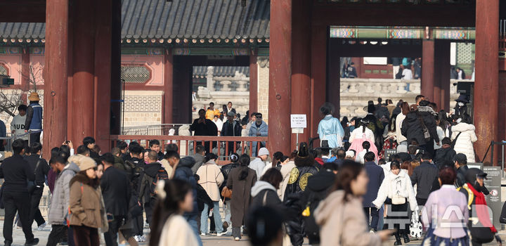 박물관 이어 궁·능 관람료 현실화 목소리…유산청 