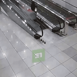 마트서 쇼핑 카트 7대 '와르르'…고객과 충돌