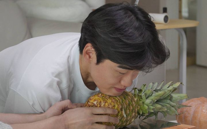 '턱압프레스' 조진세, 턱으로 '수박 격파' 나섰다