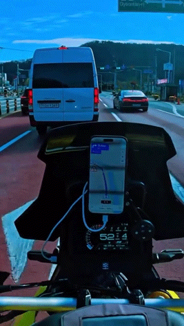 "미친거 아냐?"…백주대낮 도심 한복판 역주행