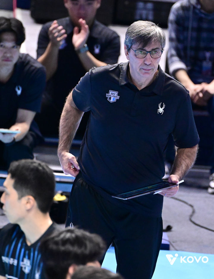 현대캐피탈과 대한항공의 V-리그 대결, 이주호의 한국 신기록과 박상준의 소백장사 우승